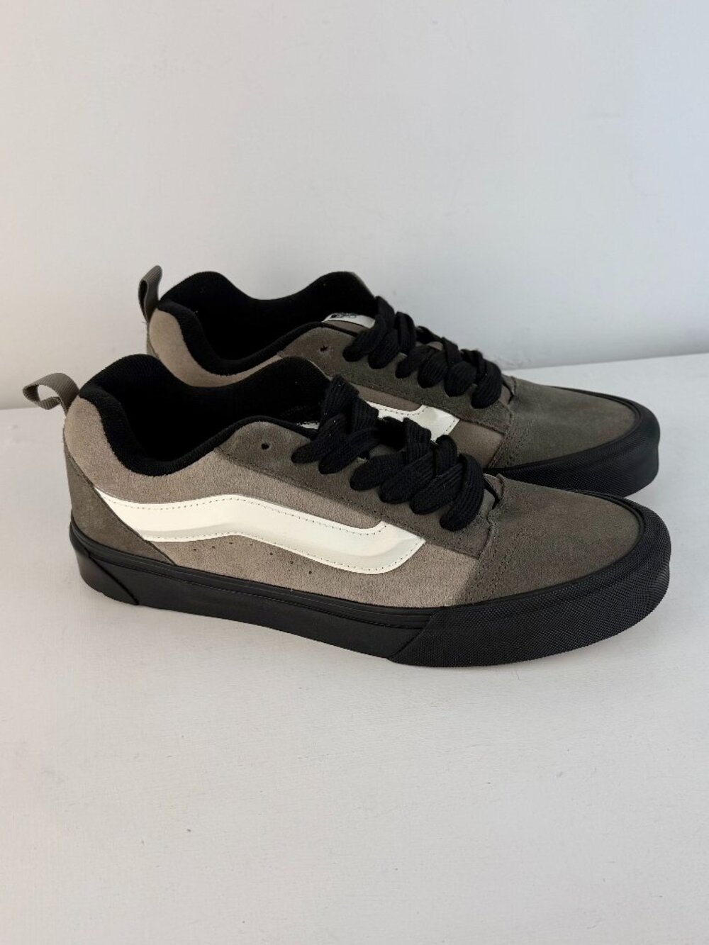 Men's 9, Women's 10.5 - VANS Knu Skool Suede Grey/Beige/White Sneaker - 721356
